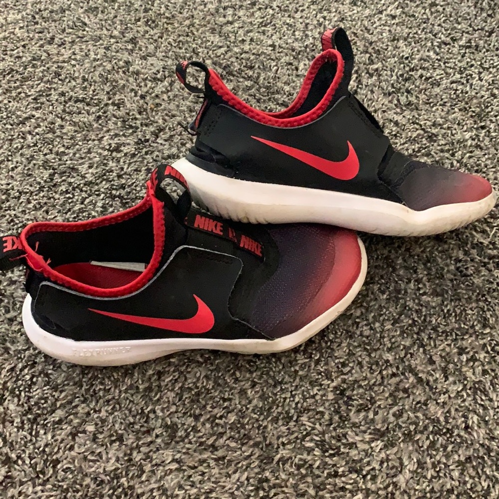 Boys Nike Shoes Size 2Y Like New